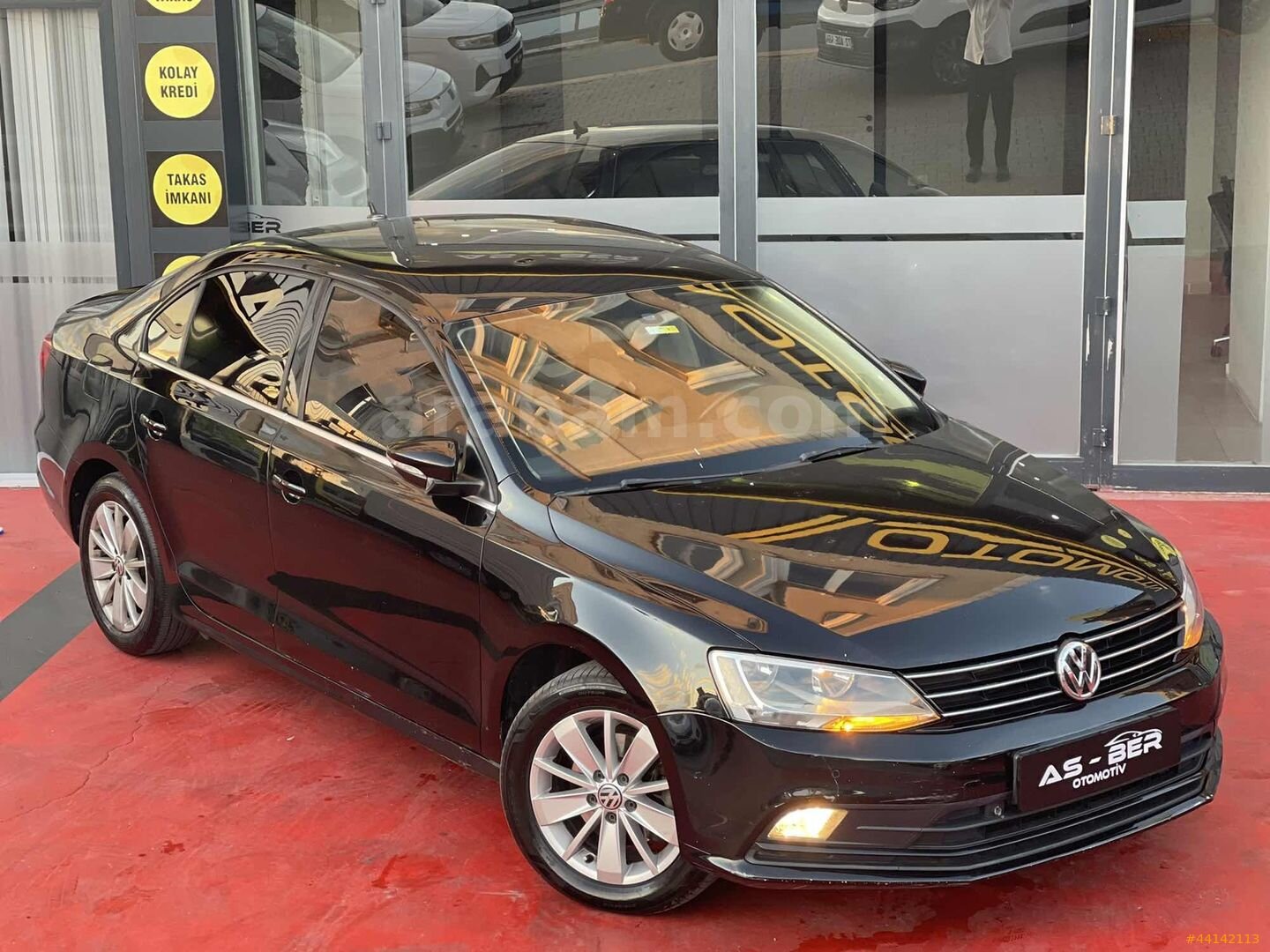 Galeriden Volkswagen Jetta 1.6 TDi Comfortline 2015 Model İstanbul 189.000 km Siyah 6