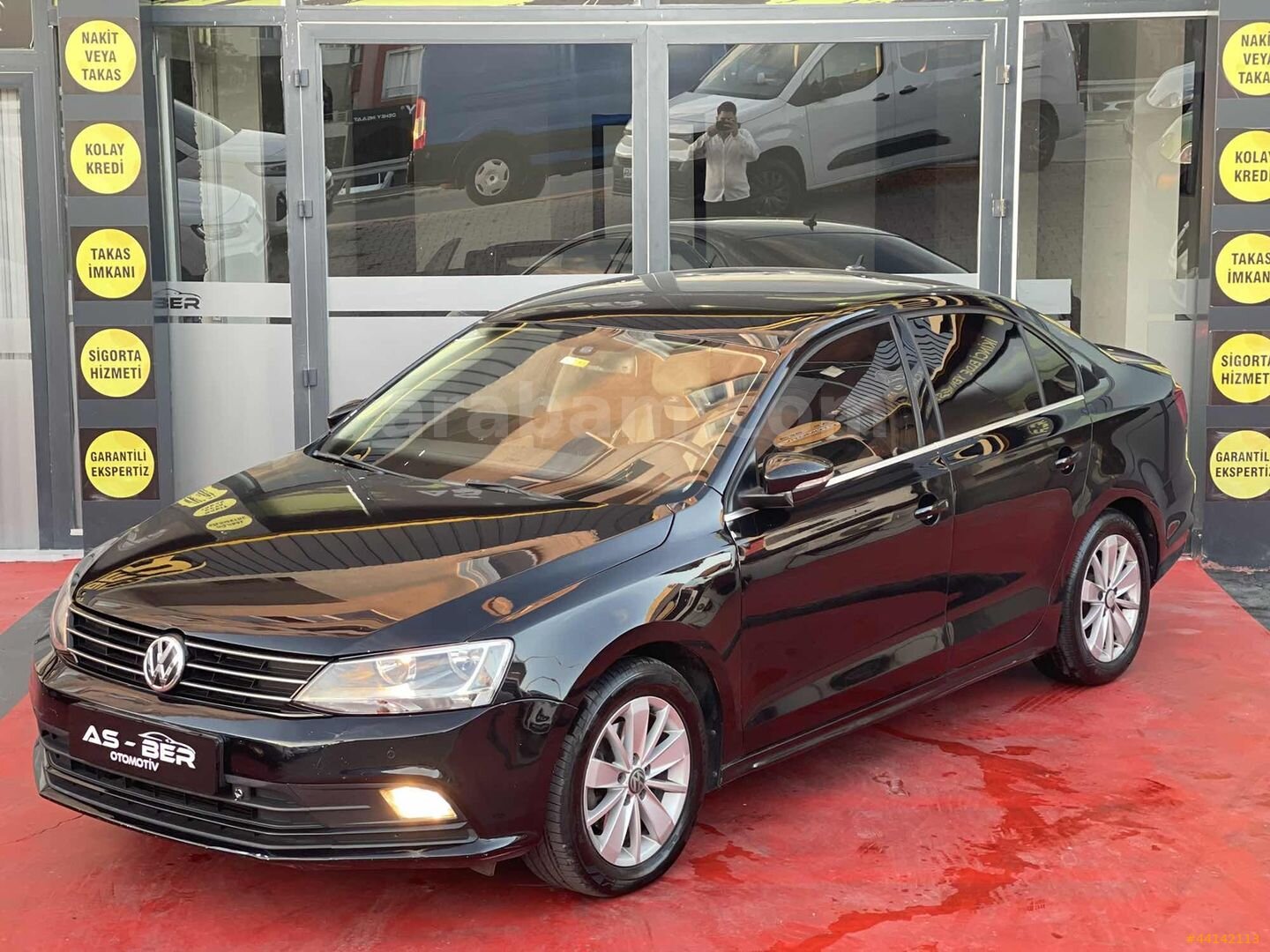 Galeriden Volkswagen Jetta 1.6 TDi Comfortline 2015 Model İstanbul 189.000 km Siyah 2