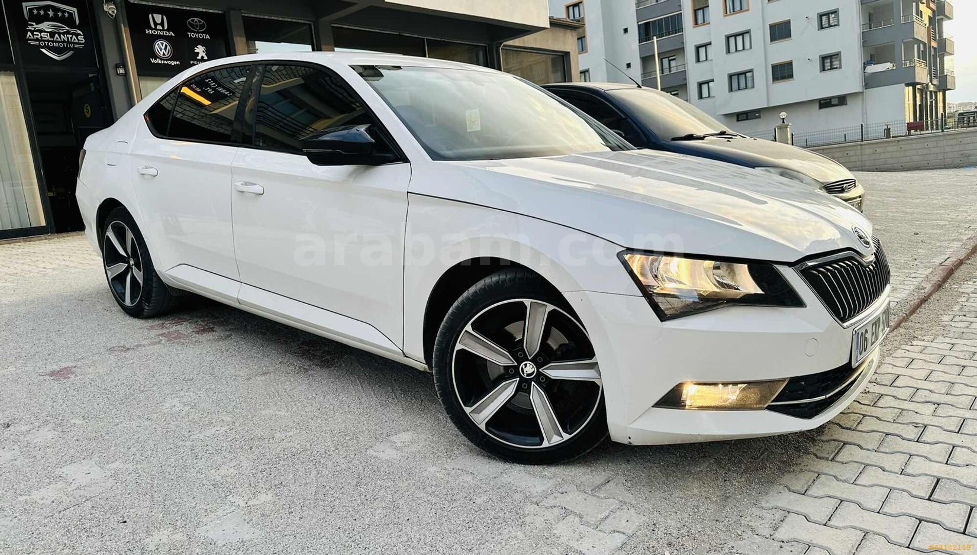 Galeriden Skoda SuperB 1.4 TSI Active 2016 Model Malatya 156.000 km Beyaz 4