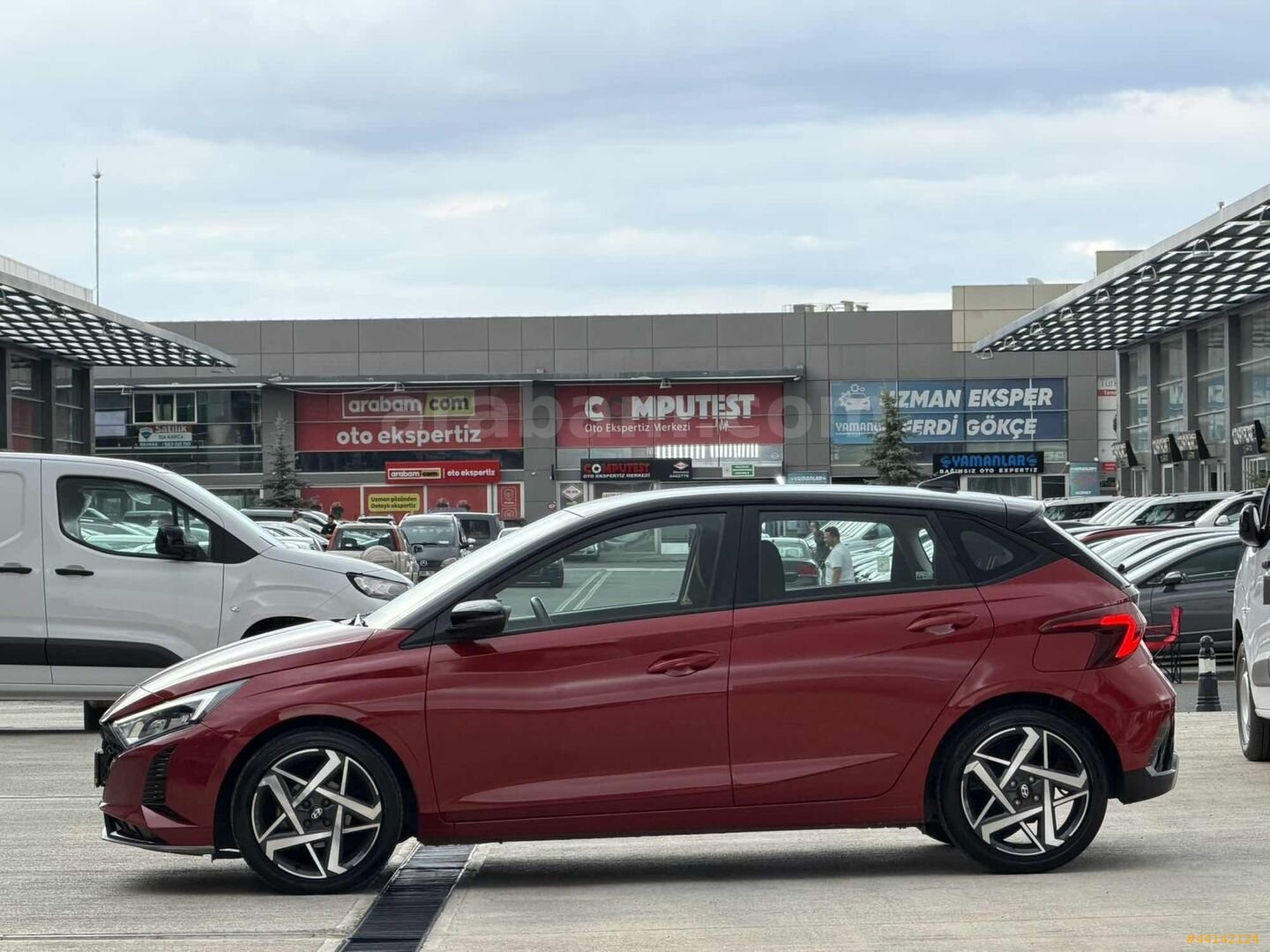 Galeriden Hyundai i20 1.4 MPI Style 2024 Model Ankara 26.000 km Kırmızı 3