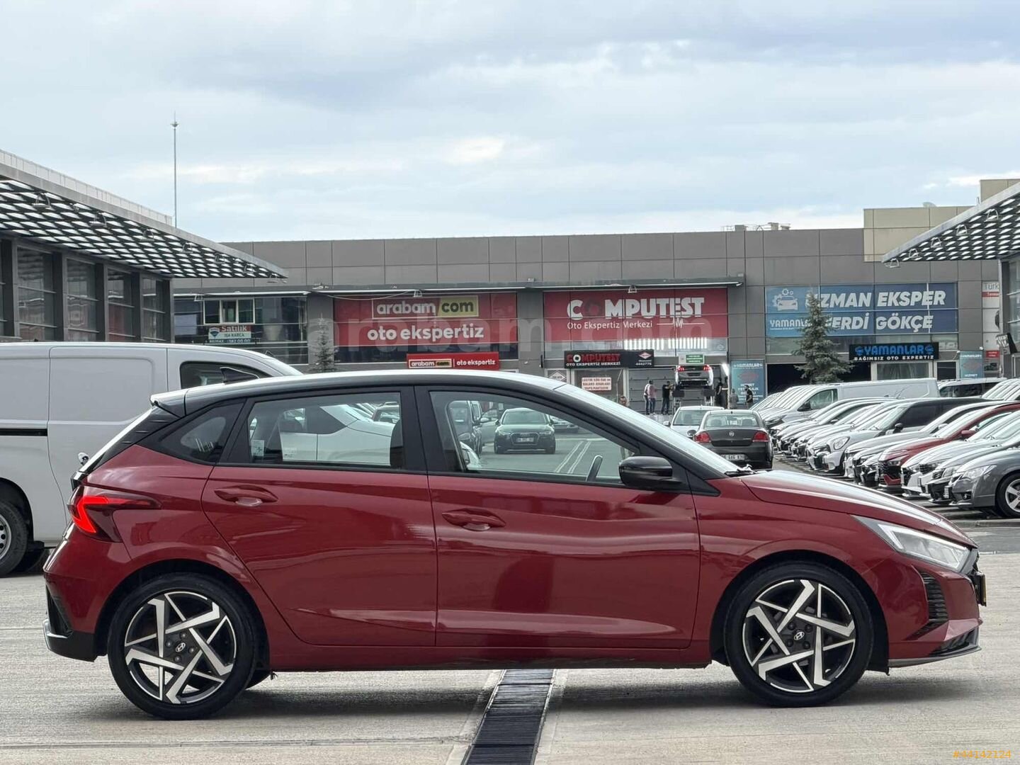 Galeriden Hyundai i20 1.4 MPI Style 2024 Model Ankara 26.000 km Kırmızı 7