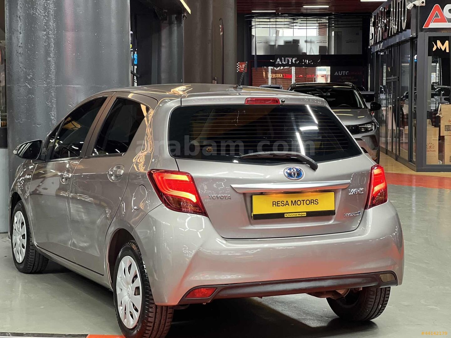 Galeriden Toyota Yaris 1.5 Hybrid Cool 2015 Model İstanbul 90.000 km Füme 6