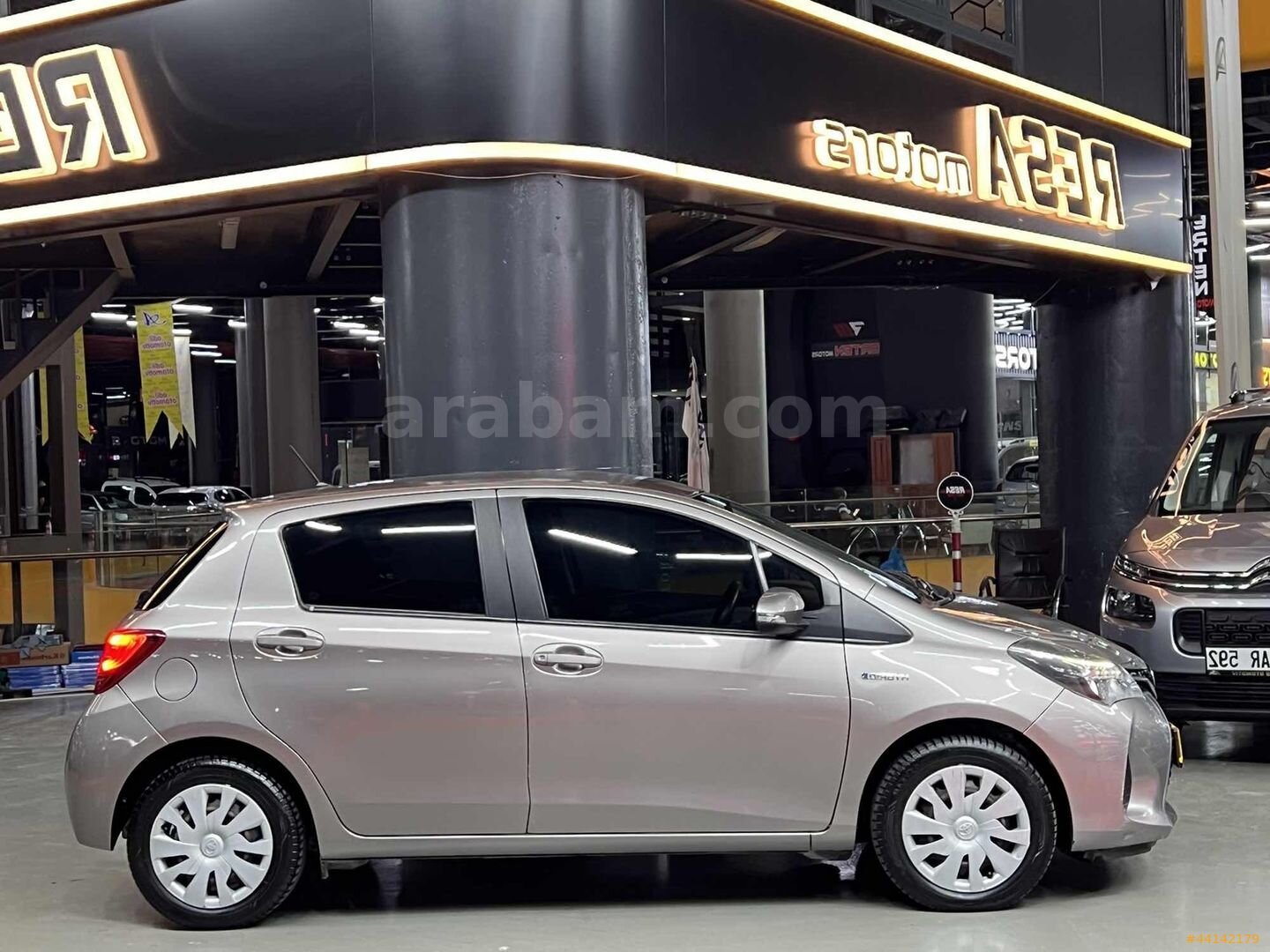 Galeriden Toyota Yaris 1.5 Hybrid Cool 2015 Model İstanbul 90.000 km Füme 7
