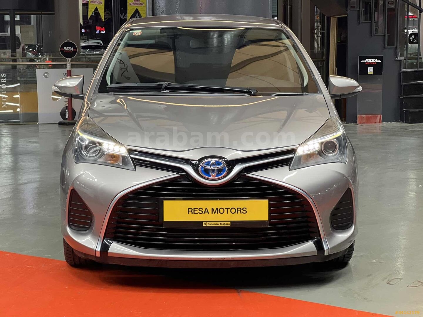 Galeriden Toyota Yaris 1.5 Hybrid Cool 2015 Model İstanbul 90.000 km Füme 2
