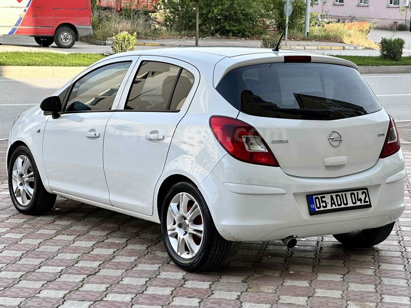 Galeriden Opel Corsa 1.3 CDTI Essentia 2012 Model Amasya 297.000 km Beyaz 3