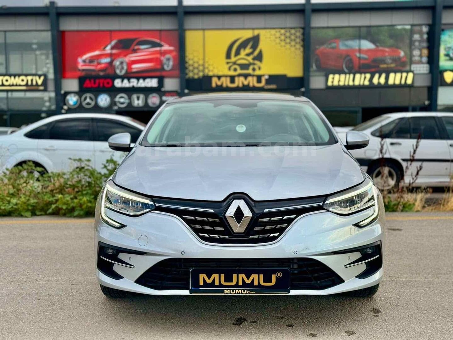 Galeriden Renault Megane 1.5 Blue DCI Icon 2025 Model Ankara 9.000 km Gri 3