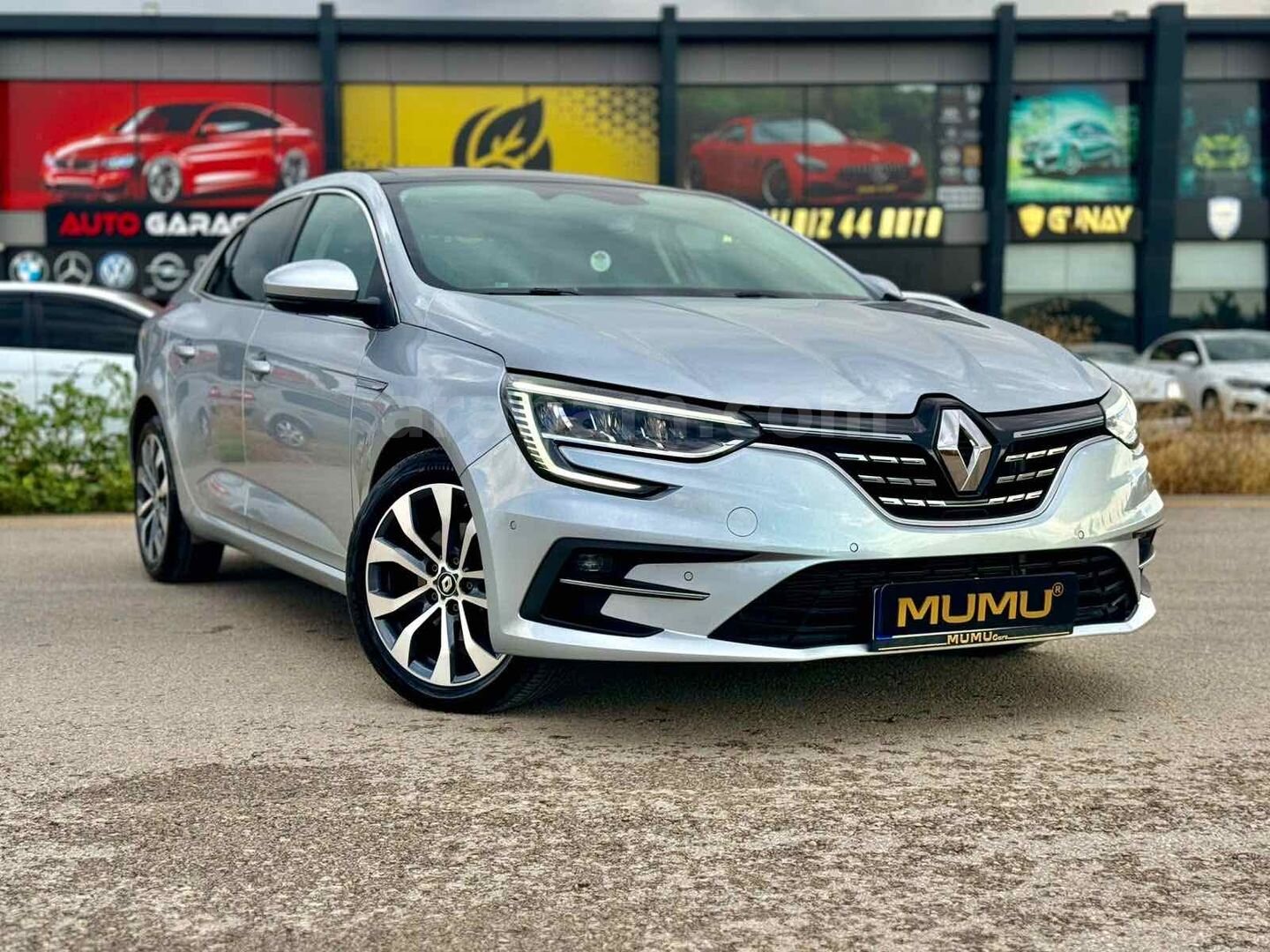 Galeriden Renault Megane 1.5 Blue DCI Icon 2025 Model Ankara 9.000 km Gri 4