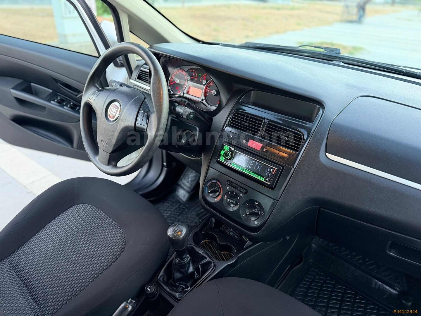 Galeriden Fiat Linea 1.3 Multijet Pop 2016 Model Mersin 131.500 km Beyaz 7