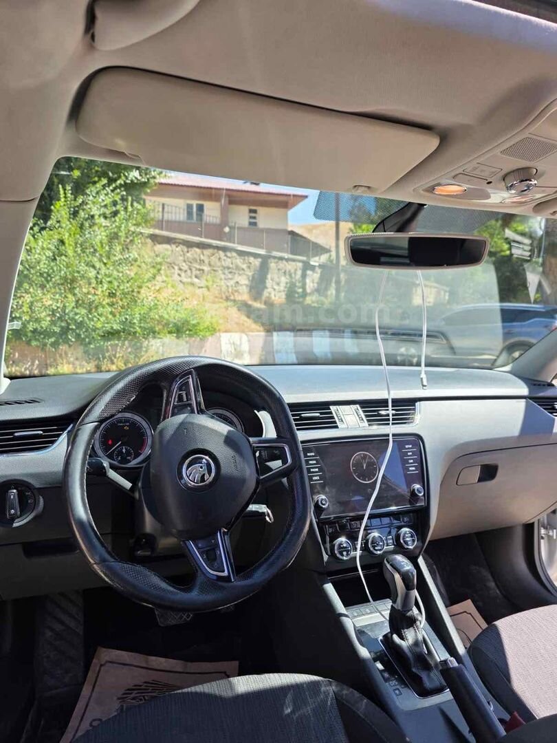 Sahibinden Skoda Octavia 1.6 TDI Style 2017 Model Bitlis 192.000 km Gri (metalik) 4