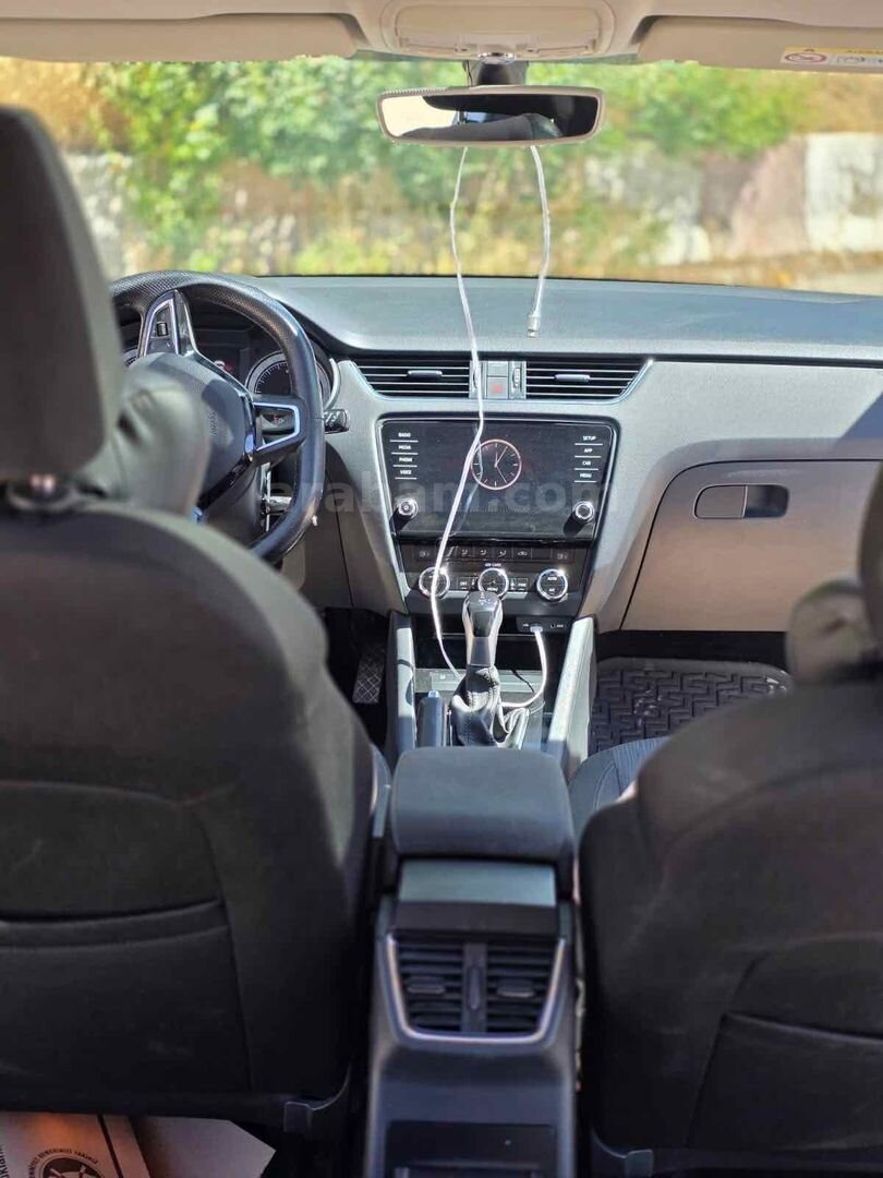 Sahibinden Skoda Octavia 1.6 TDI Style 2017 Model Bitlis 192.000 km Gri (metalik) 7