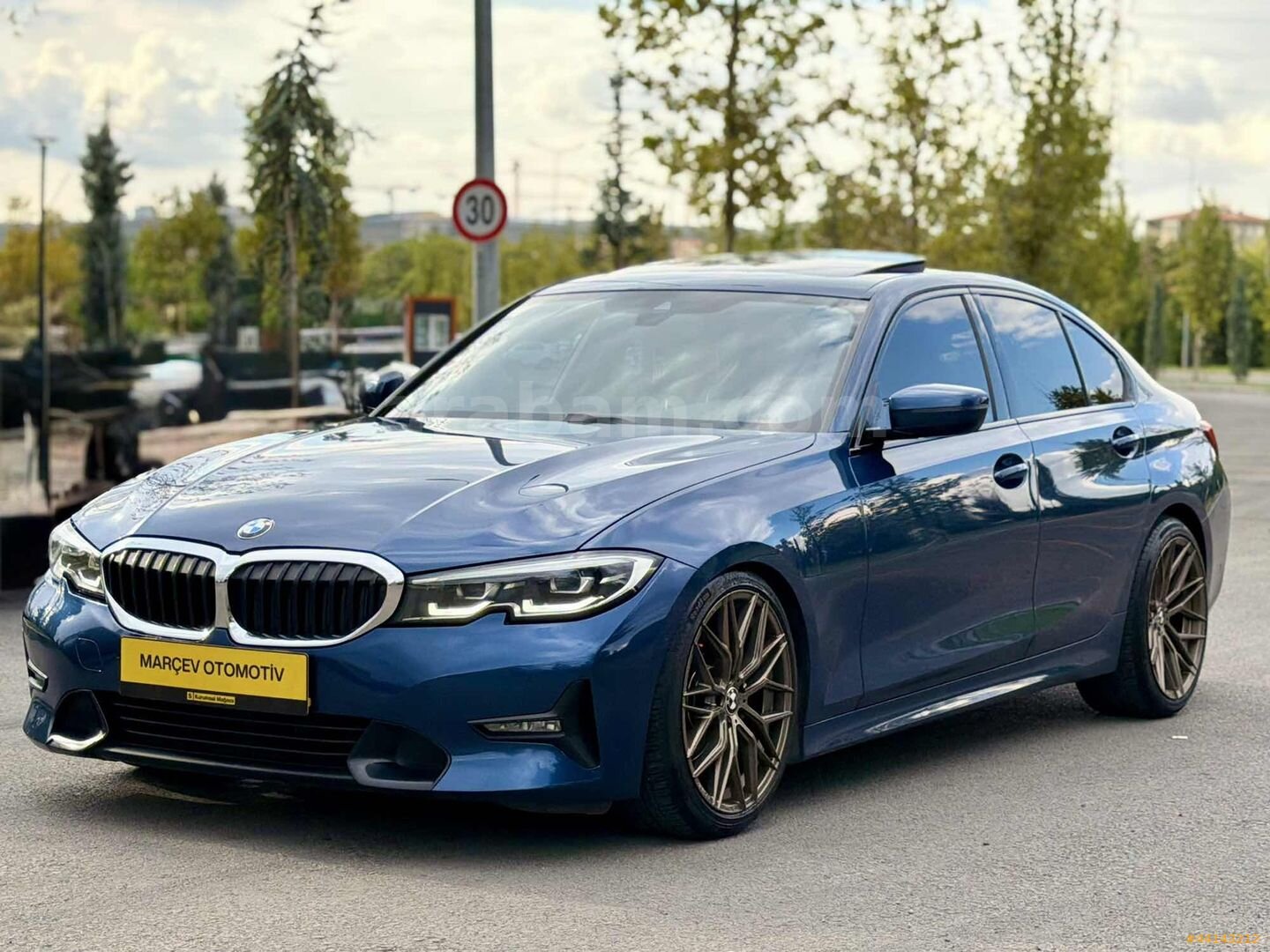 Galeriden BMW 3 Serisi 320i Sport Line 2021 Model Ankara 160.000 km Mavi 1