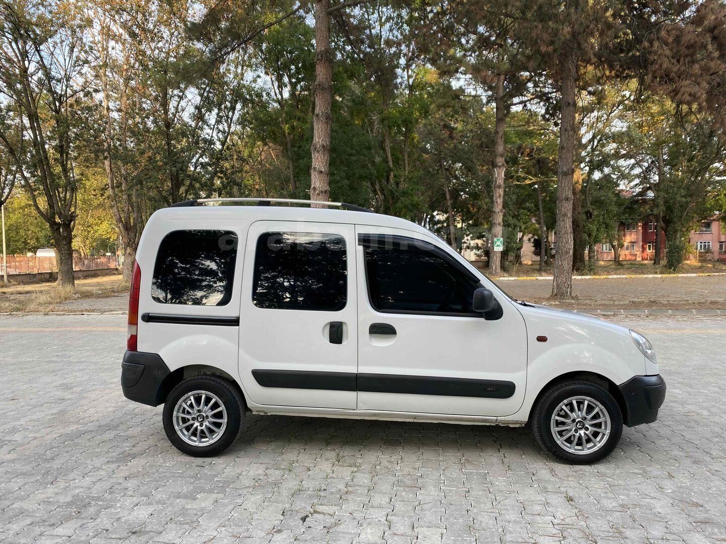 HATASIZ AYARINDA - SADECE 1.5 LOKAL BOYALI / SIFIR MOTORLU KANGOO 2