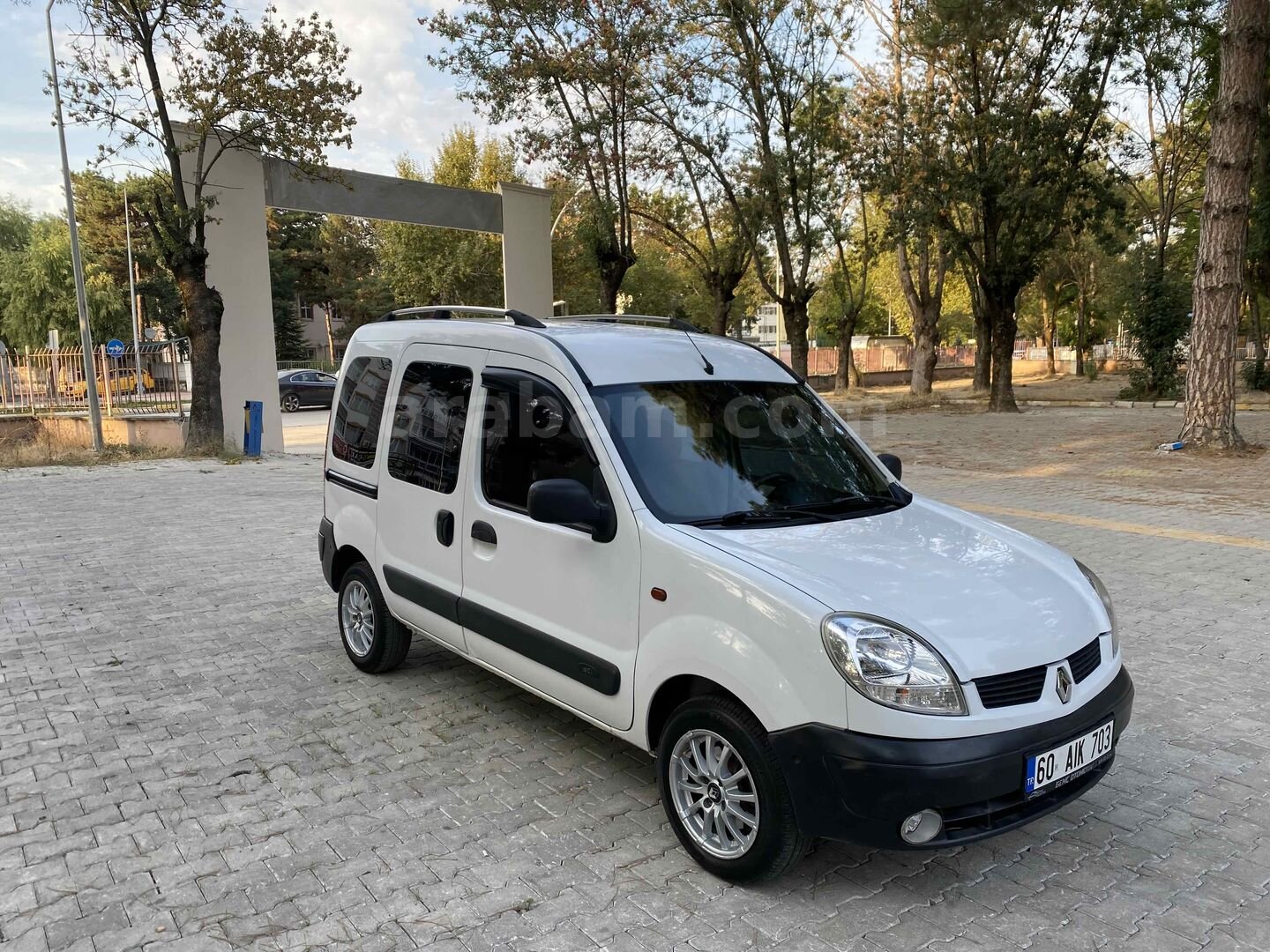 HATASIZ AYARINDA - SADECE 1.5 LOKAL BOYALI / SIFIR MOTORLU KANGOO 3