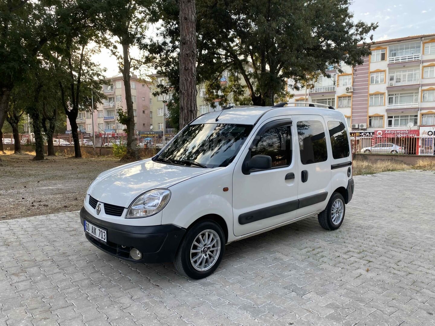 HATASIZ AYARINDA - SADECE 1.5 LOKAL BOYALI / SIFIR MOTORLU KANGOO 1