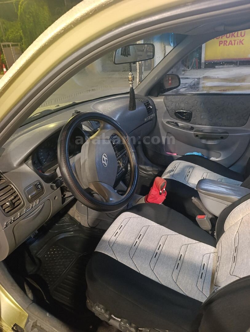 Sahibinden Hyundai Accent 1.5 1.5i GLS 2002 Model Bursa 229.555 km Sarı 5