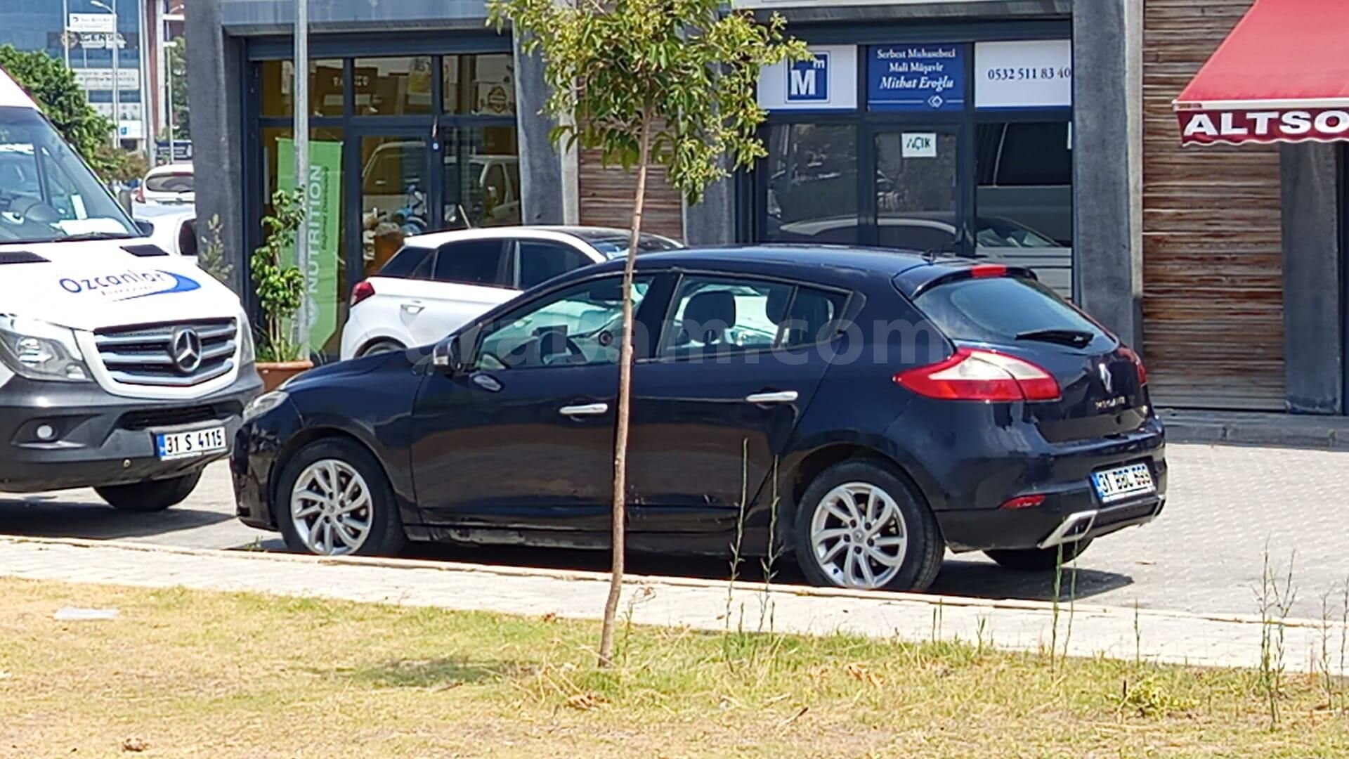 Sahibinden Renault Megane 1.5 dCi Dynamique 2010 Model Hatay 212.000 km Lacivert 4