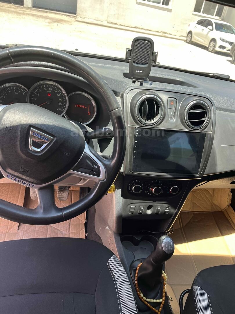 Sahibinden Dacia Sandero 1.5 dCi Stepway 2017 Model Hakkari 183.000 km Gri 6
