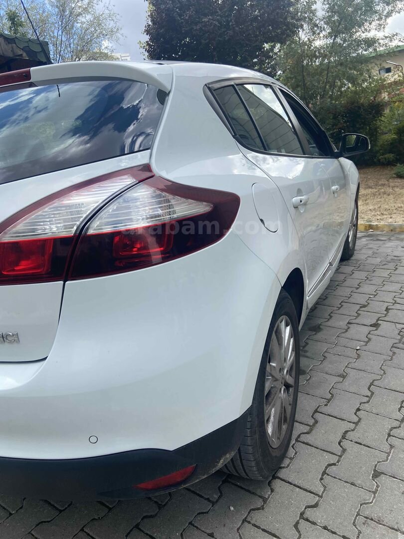Sahibinden Renault Megane 1.5 dCi Touch Plus 2015 Model Ankara 142.000 km Beyaz 3