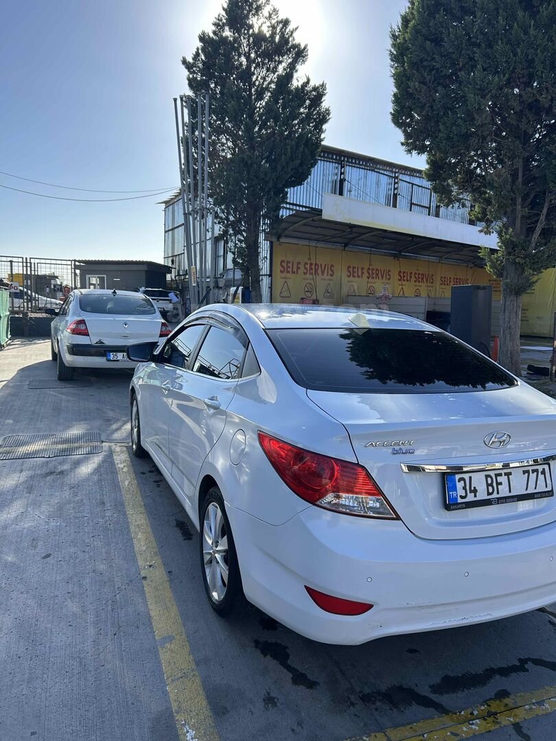 Sahibinden Hyundai Accent Blue 1.6 CRDI Mode Plus 2018 Model Kocaeli 217.000 km Beyaz 4