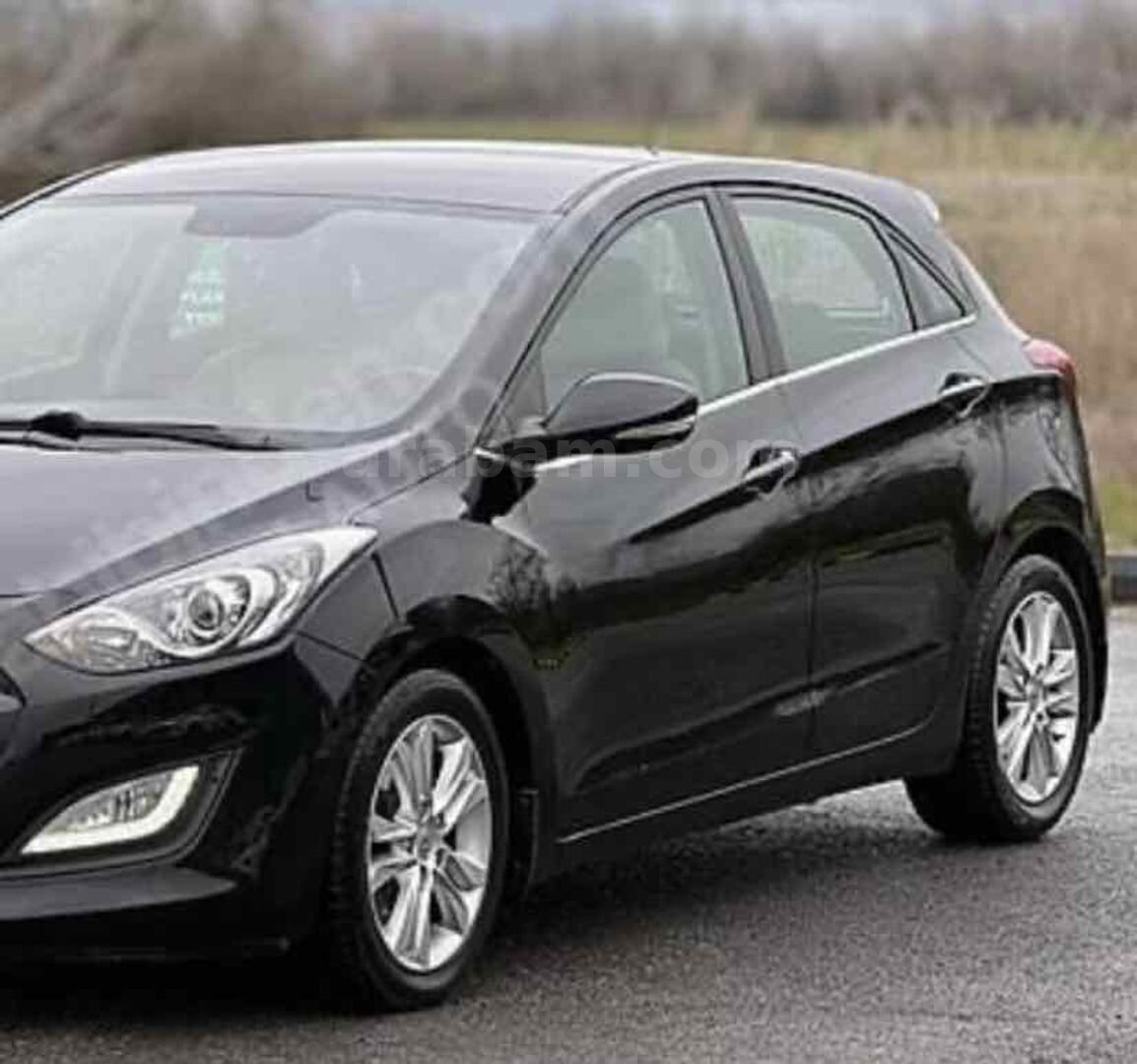Sahibinden Hyundai i30 1.6 GDI Style 2013 Model Kocaeli 175.000 km Siyah 1