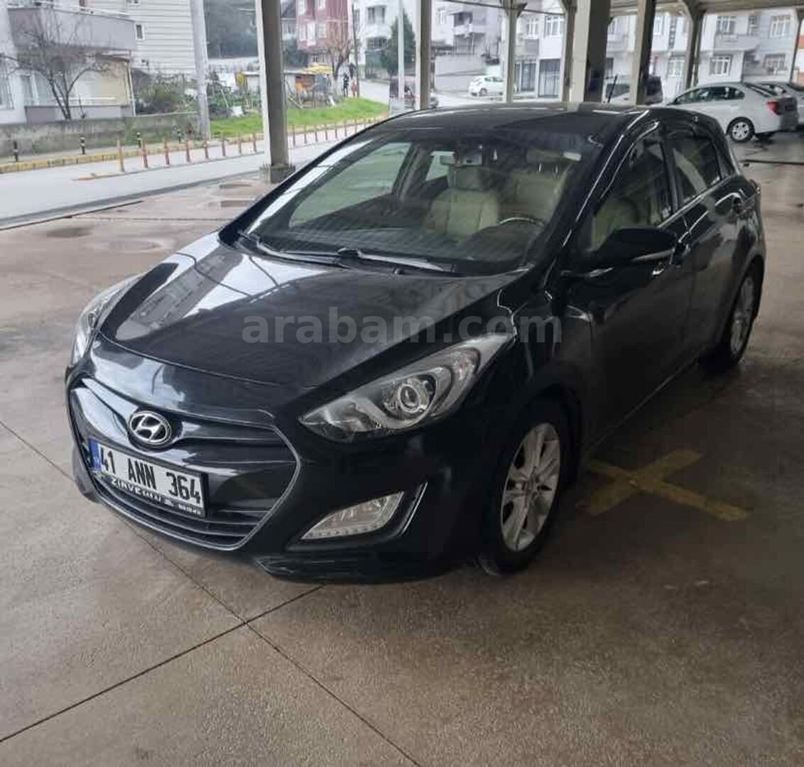 Sahibinden Hyundai i30 1.6 GDI Style 2013 Model Kocaeli 175.000 km Siyah 4