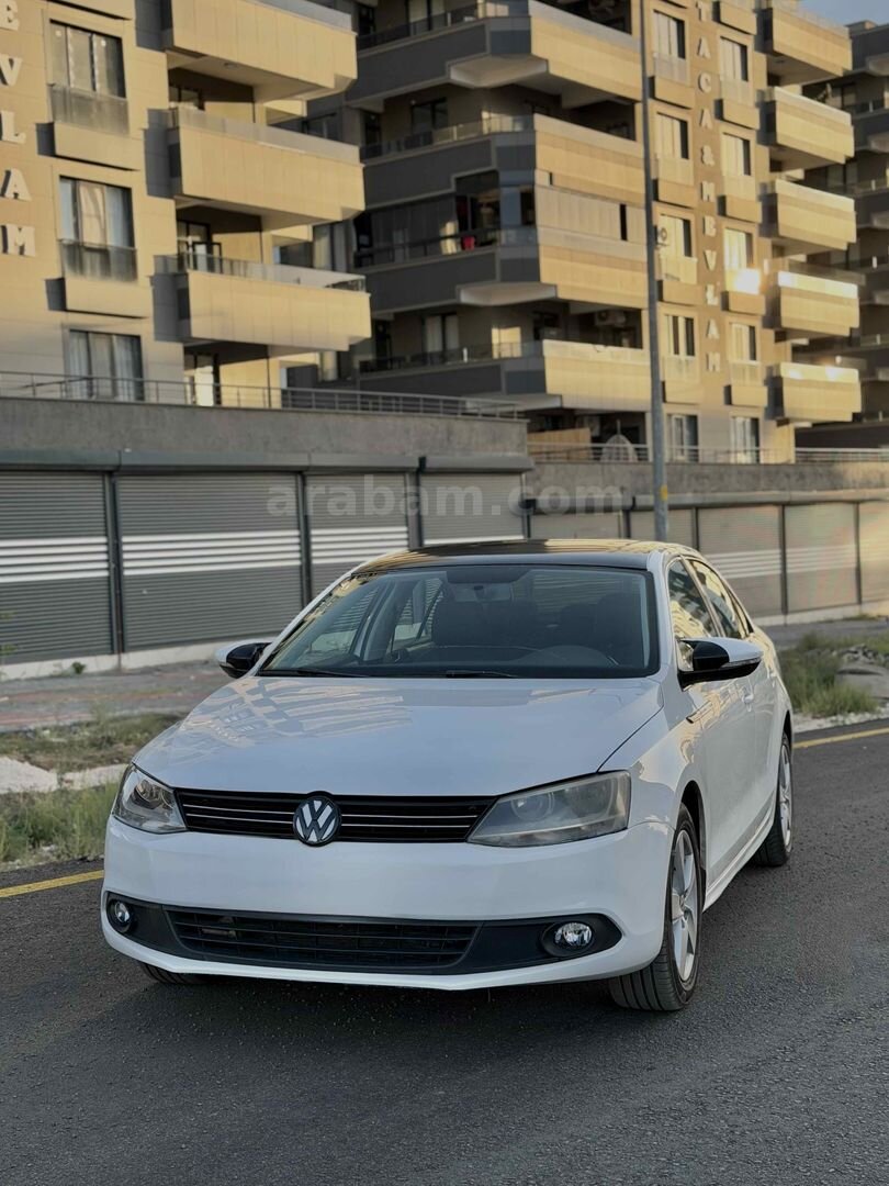 Sahibinden Volkswagen Jetta 1.6 TDi Trendline 2012 Model Şanlıurfa 260.000 km Beyaz 3