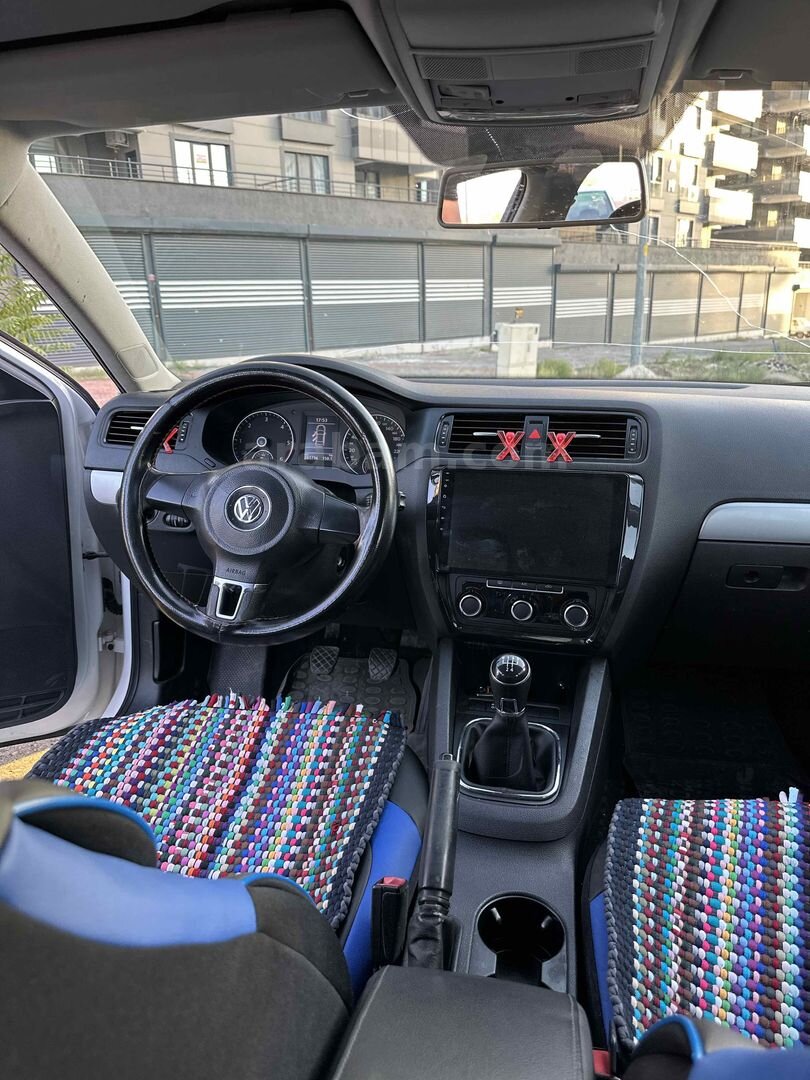 Sahibinden Volkswagen Jetta 1.6 TDi Trendline 2012 Model Şanlıurfa 260.000 km Beyaz 5
