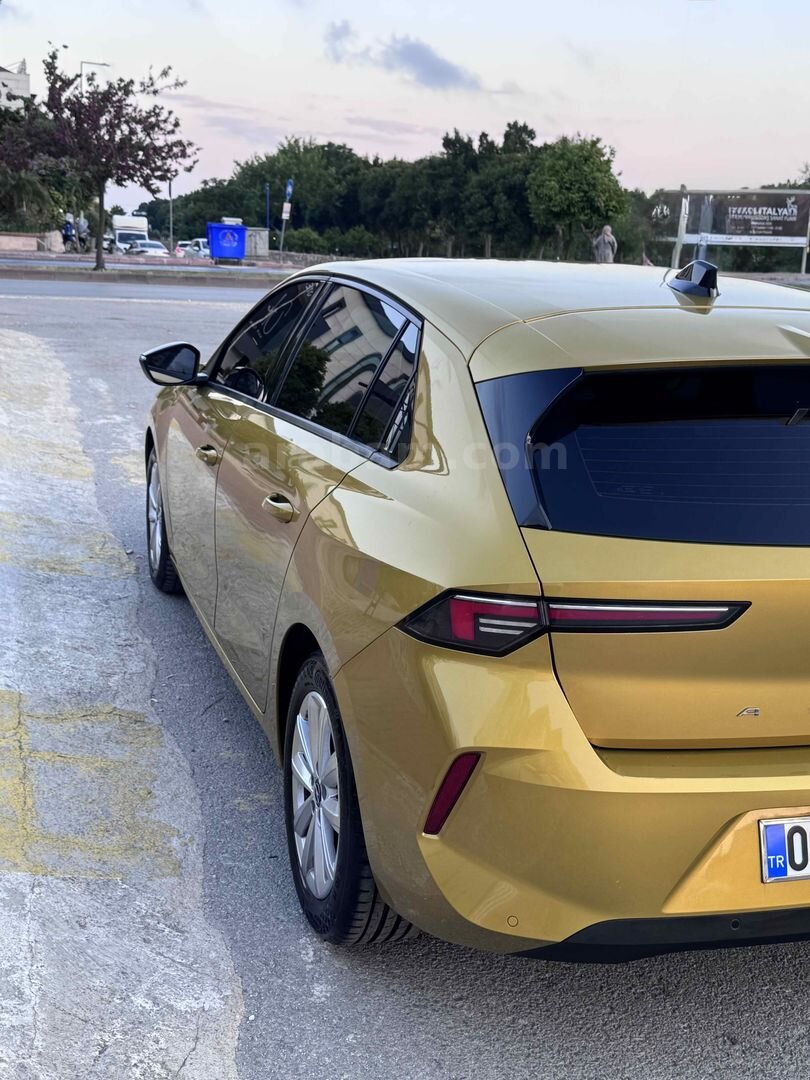 Sahibinden Opel Astra 1.2 T Edition 2023 Model Antalya 87.000 km Sarı 4