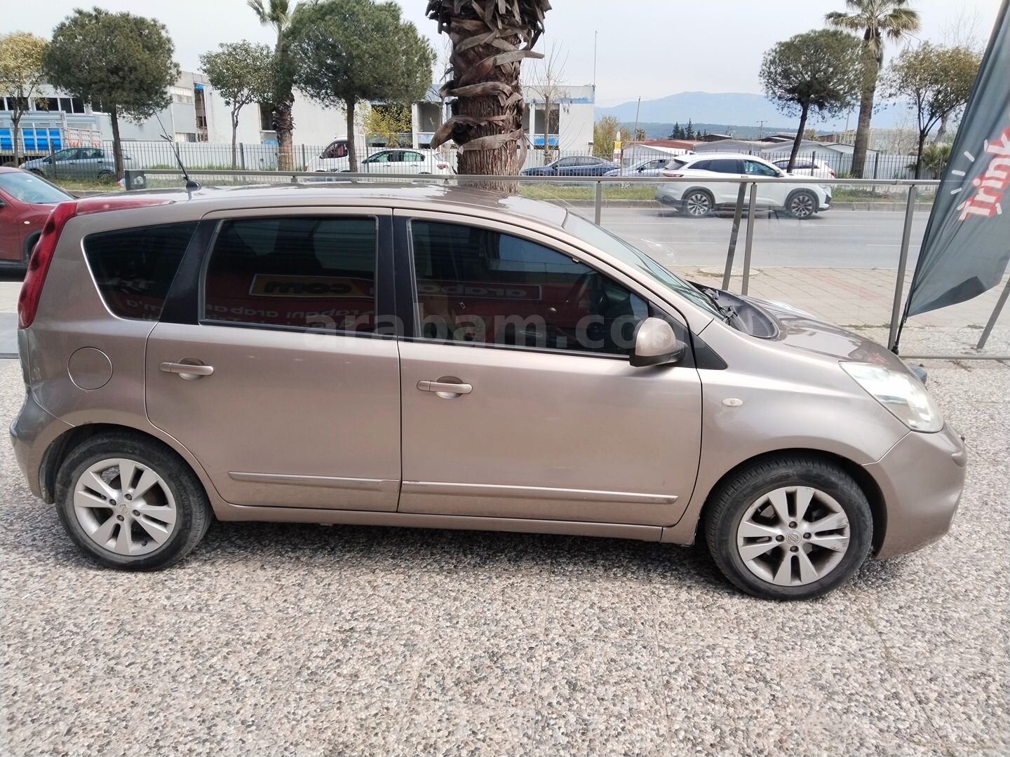 Sahibinden Nissan Note 1.5 dCi Tekna 2011 Model İzmir 236.000 km Kahverengi 1