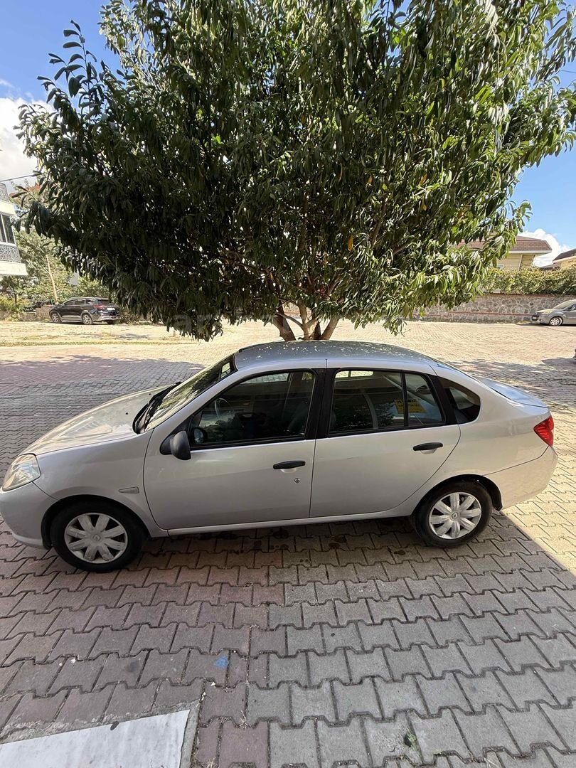 Galeriden Renault Symbol 1.5 dCi Authentique 2011 Model İstanbul 192.000 km Gri (Gümüş) 7