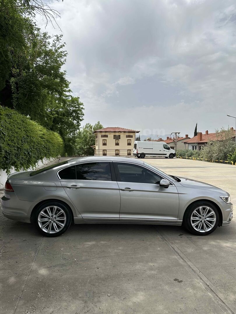 Sahibinden Volkswagen Passat 1.6 TDi BlueMotion Trendline 2015 Model Manisa 184.000 km Gri (Gümüş) 3