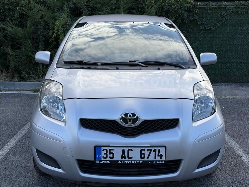 Galeriden Toyota Yaris 1.33 Terra Sporty 2011 Model Afyonkarahisar 118.000 km Gri (Gümüş)