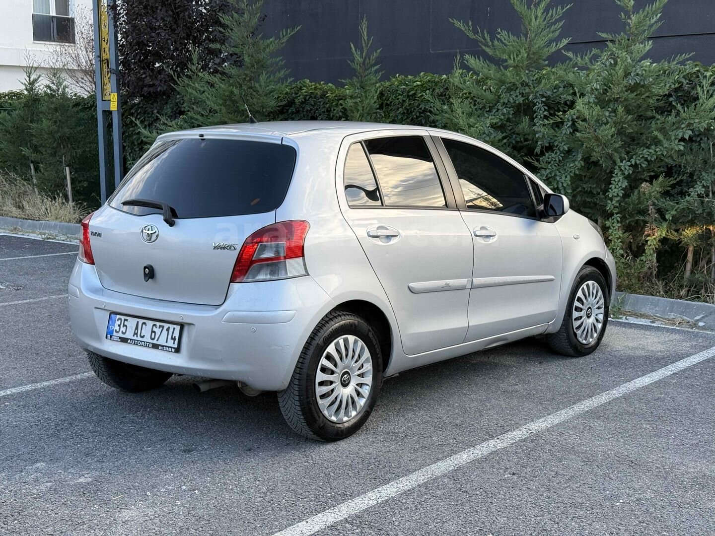 Galeriden Toyota Yaris 1.33 Terra Sporty 2011 Model Afyonkarahisar 118.000 km Gri (Gümüş) 7