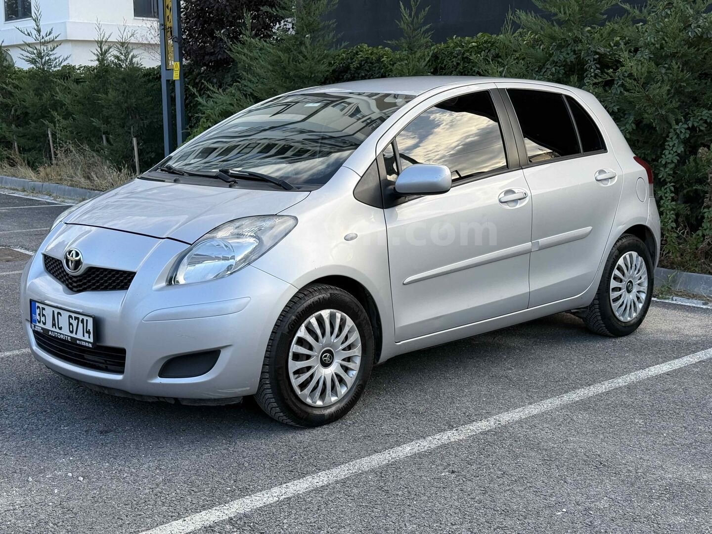 Galeriden Toyota Yaris 1.33 Terra Sporty 2011 Model Afyonkarahisar 118.000 km Gri (Gümüş) 3