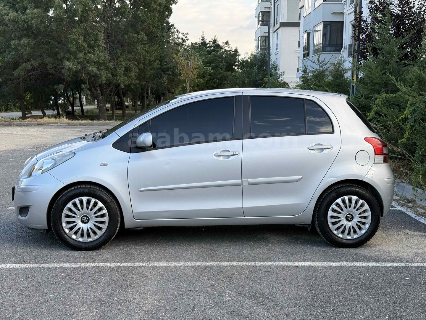 Galeriden Toyota Yaris 1.33 Terra Sporty 2011 Model Afyonkarahisar 118.000 km Gri (Gümüş) 4