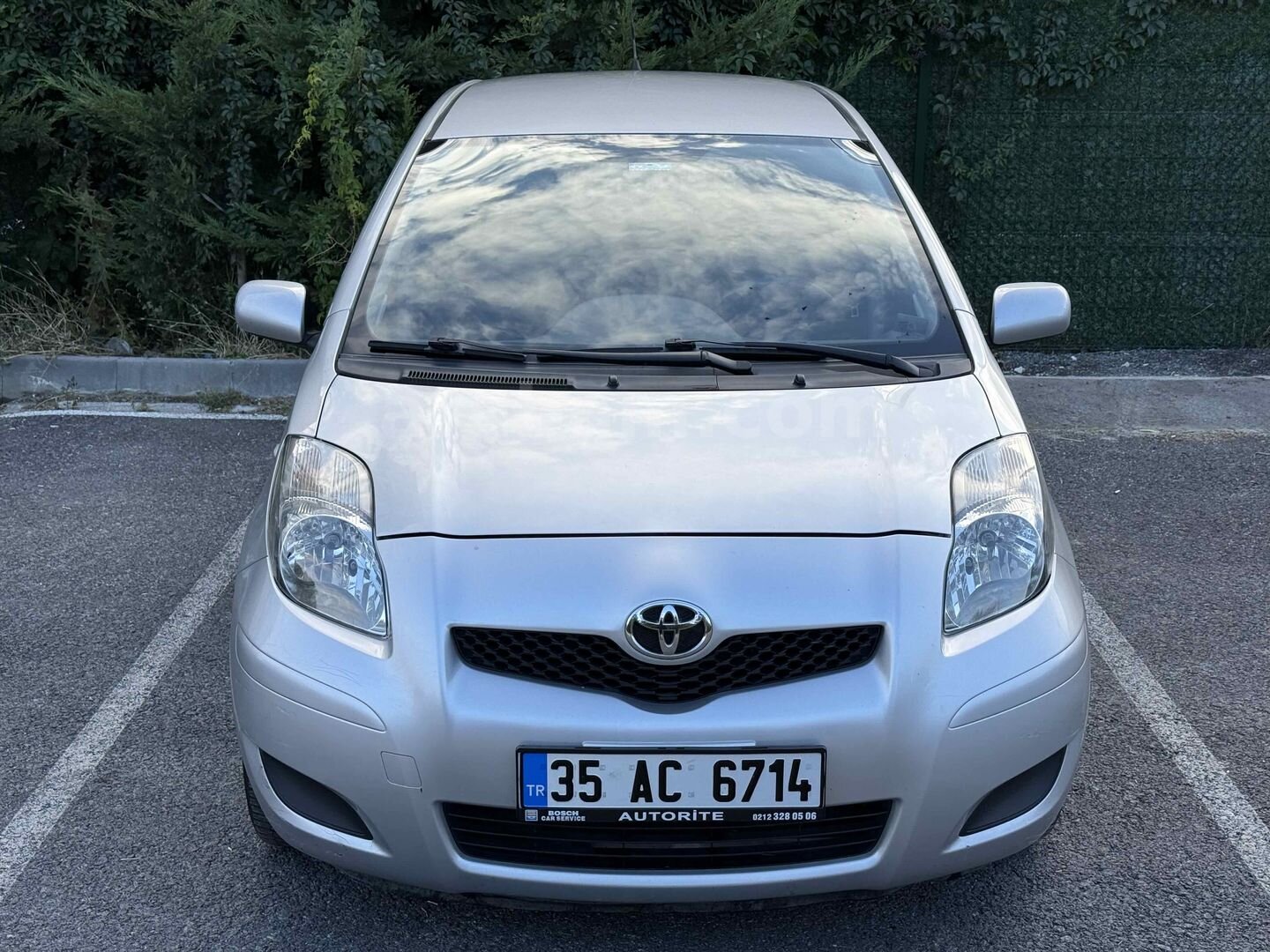 Galeriden Toyota Yaris 1.33 Terra Sporty 2011 Model Afyonkarahisar 118.000 km Gri (Gümüş) 2