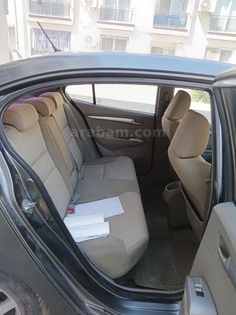 Sahibinden Honda City 1.4 ES 2011 Model Manisa 244.000 km Füme 6