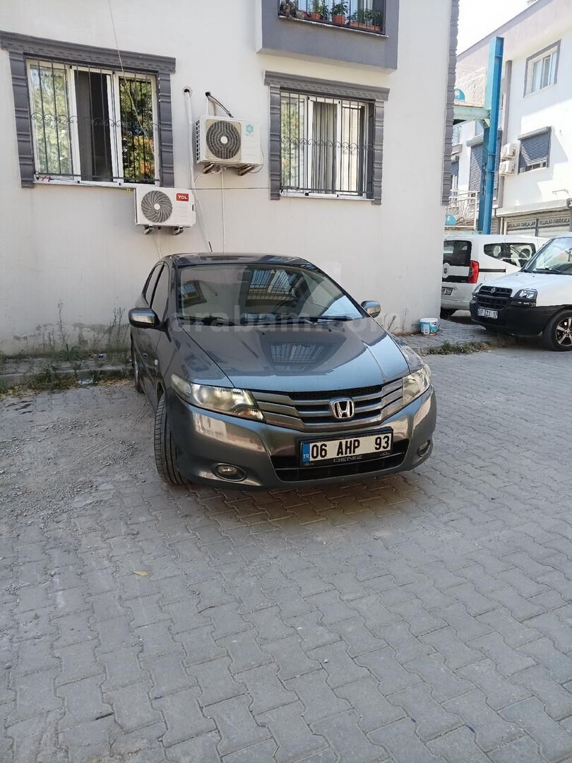 Sahibinden Honda City 1.4 ES 2011 Model Manisa 244.000 km Füme 3