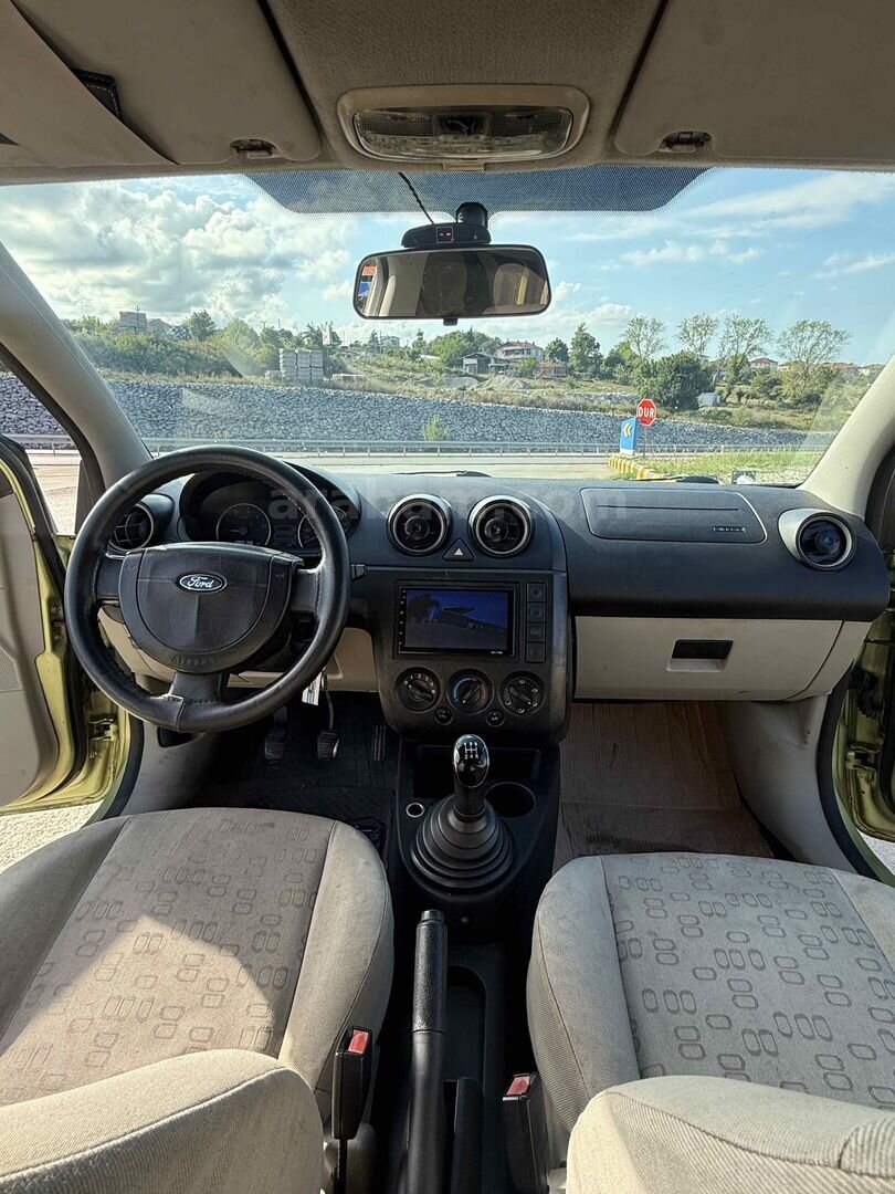 Sahibinden Ford Fiesta 1.4 TDCi Comfort 2005 Model Sinop 300.000 km Yeşil 4