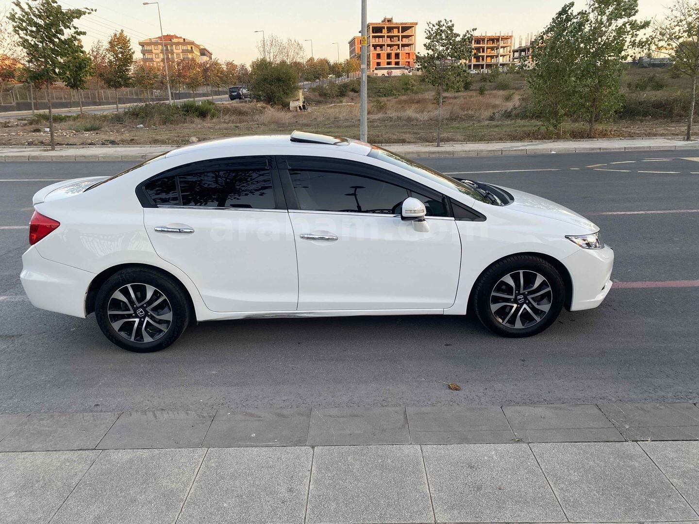 Sahibinden Honda Civic 1.6i VTEC Eco Elegance 2015 Model İstanbul 160.000 km Beyaz 3