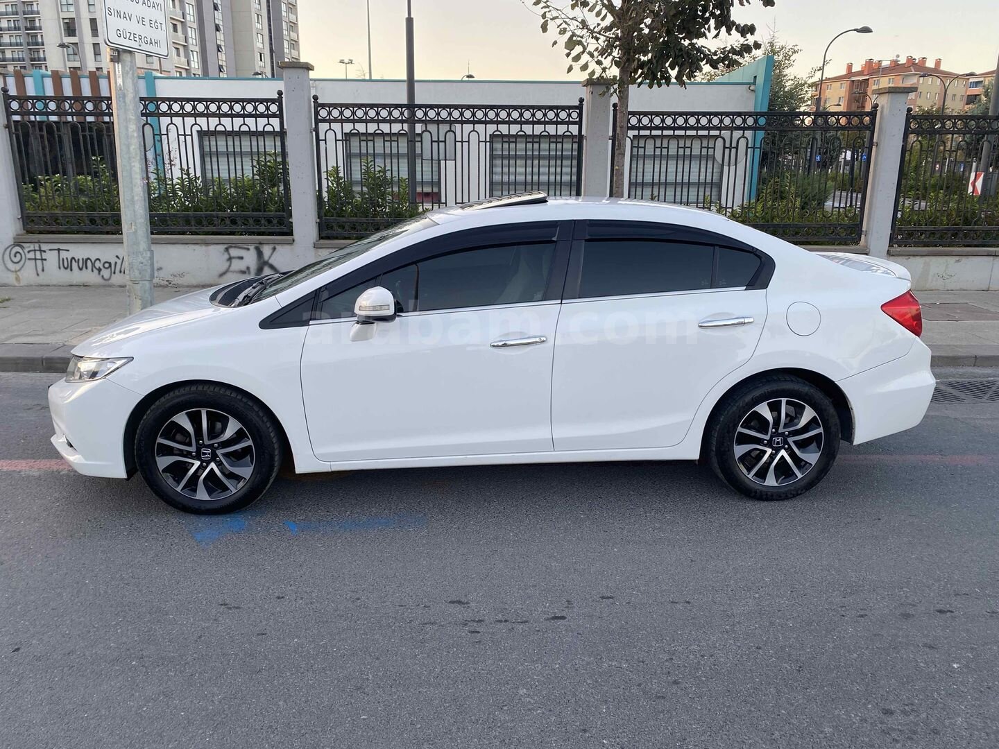 Sahibinden Honda Civic 1.6i VTEC Eco Elegance 2015 Model İstanbul 160.000 km Beyaz 5