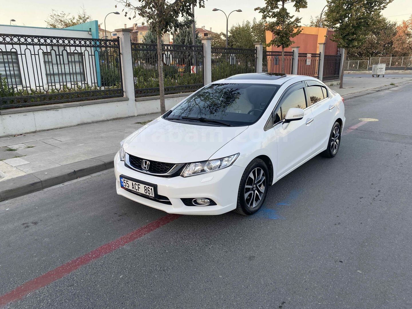 Sahibinden Honda Civic 1.6i VTEC Eco Elegance 2015 Model İstanbul 160.000 km Beyaz 4