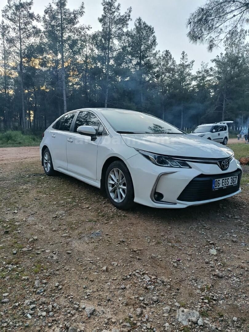 Sahibinden Toyota Corolla 1.5 Dream 2021 Model Antalya 163.000 km Beyaz 3