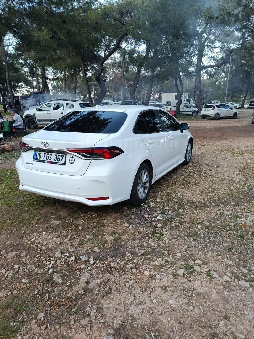 Sahibinden Toyota Corolla 1.5 Dream 2021 Model Antalya 163.000 km Beyaz 1