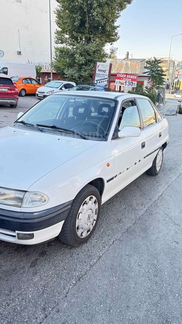 Sahibinden Opel Astra 1.6 2001 Model Ankara 303.000 km Beyaz 3