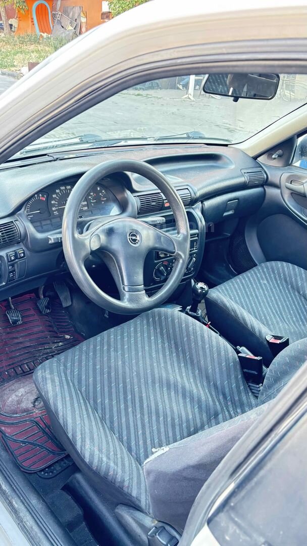 Sahibinden Opel Astra 1.6 2001 Model Ankara 303.000 km Beyaz 6