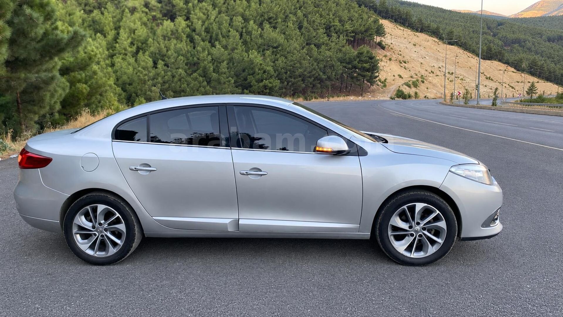 Sahibinden Renault Fluence 1.5 dCi Icon 2015 Model Kahramanmaraş 235.000 km Gri 6