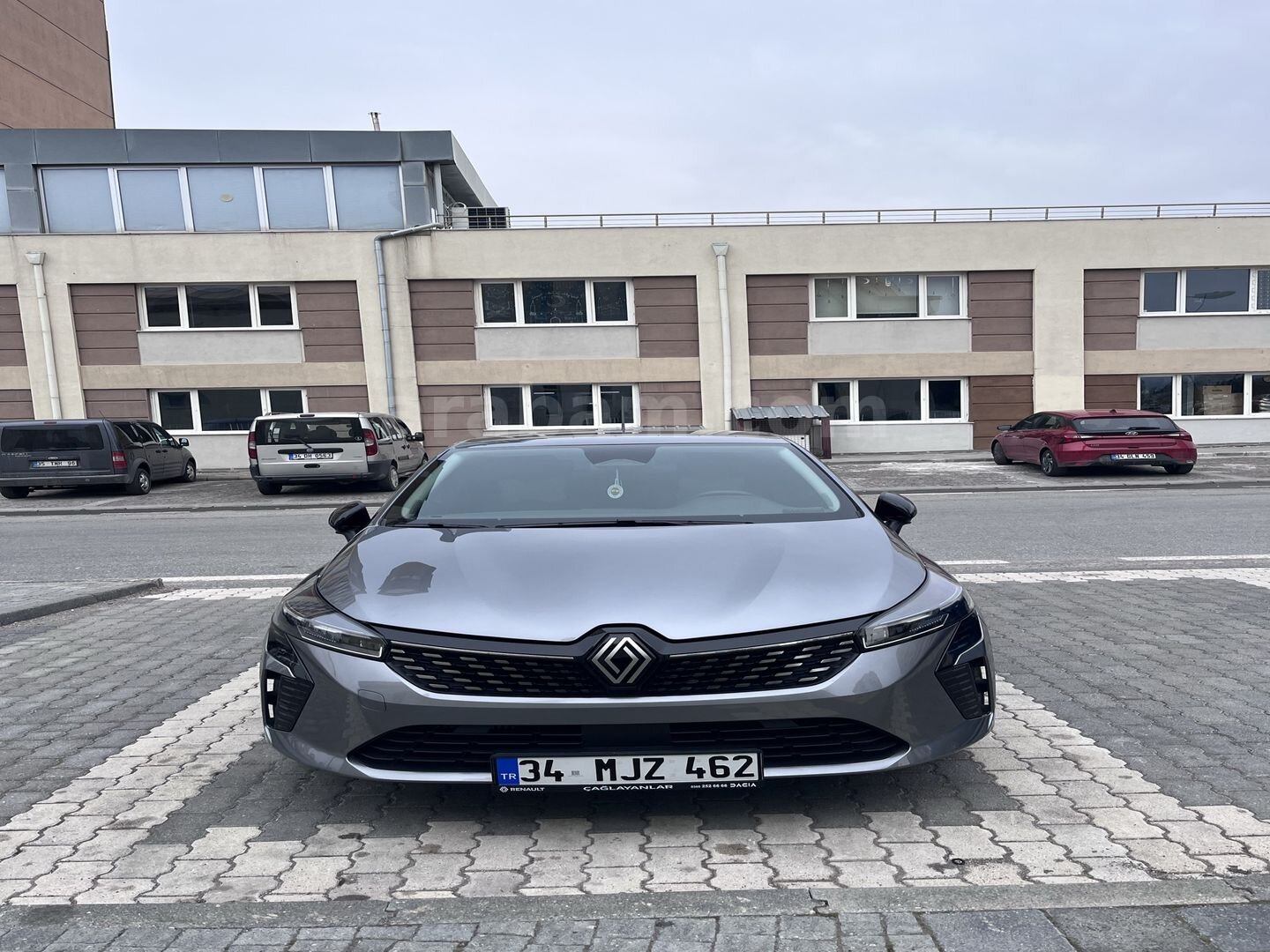 Sahibinden Renault Clio 1.0 TCe Evolution 2024 Model İstanbul 39.000 km Gri (metalik) 2