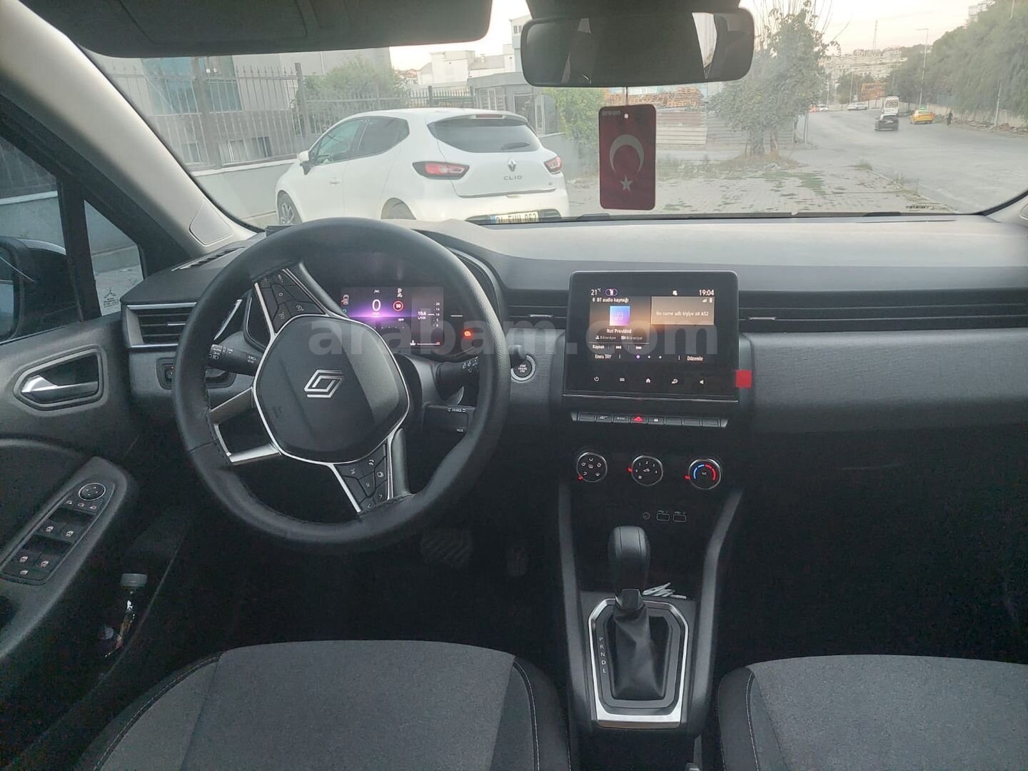 Sahibinden Renault Clio 1.0 TCe Evolution 2024 Model İstanbul 39.000 km Gri (metalik) 7
