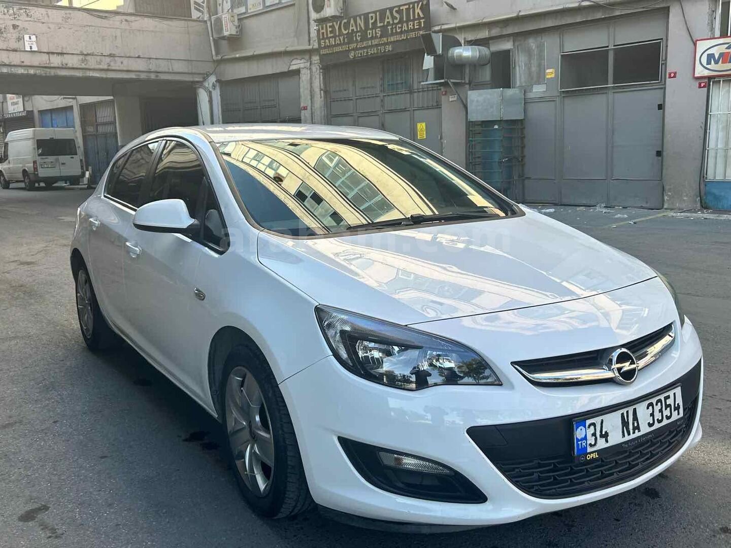 Sahibinden Opel Astra 1.6 Edition 2015 Model İstanbul 101.000 km Beyaz 3